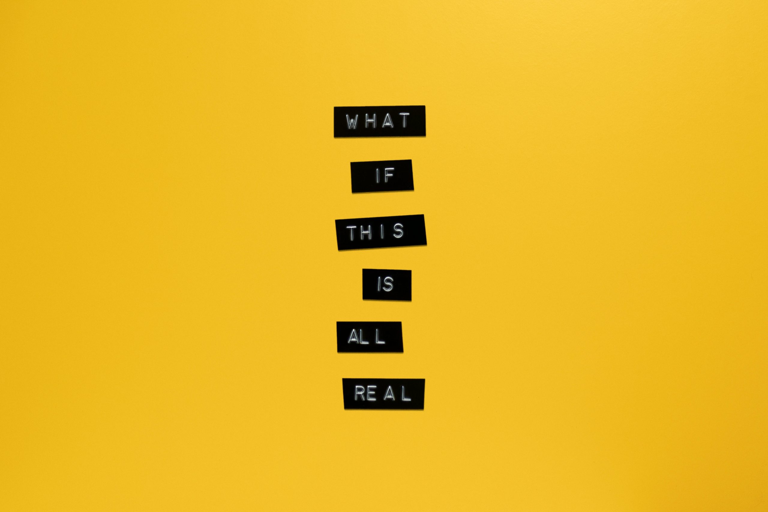 Le minimalisme est-il toujours pertinent en design graphique ?